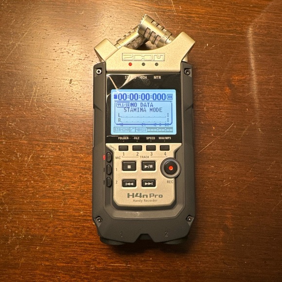 Podcast  Kit- H4n Pro Portable Digital Recorder, 2 Shure Mics, and 2 Comica Mics - Picture 4 of 11